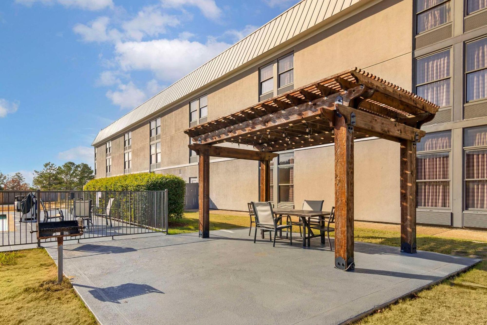 Quality Inn Valley - West Point Екстериор снимка
