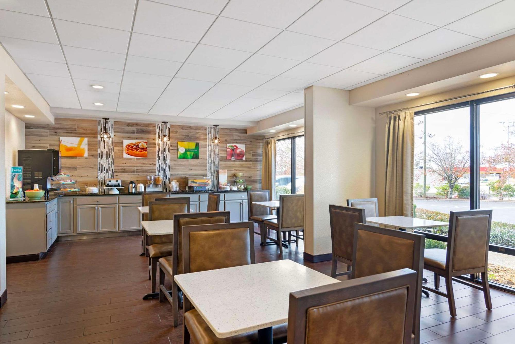 Quality Inn Valley - West Point Екстериор снимка