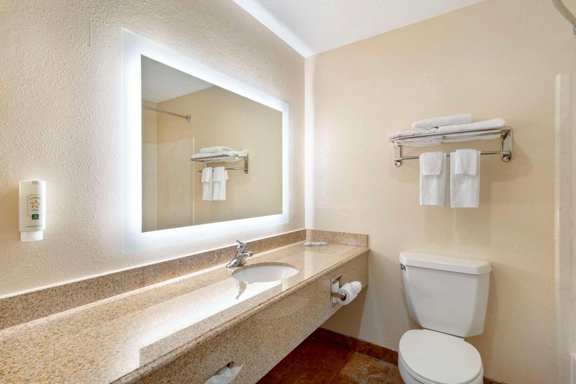 Quality Inn Valley - West Point Екстериор снимка