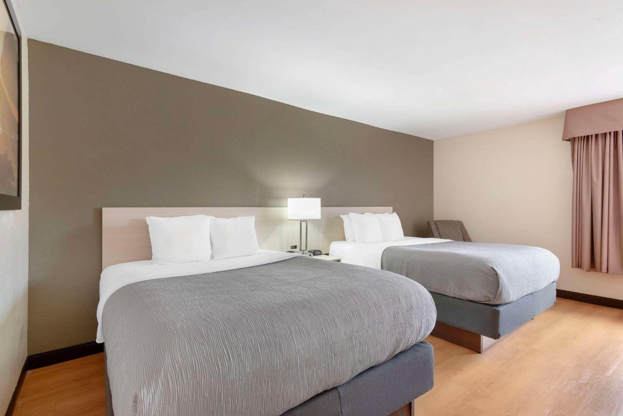 Quality Inn Valley - West Point Екстериор снимка