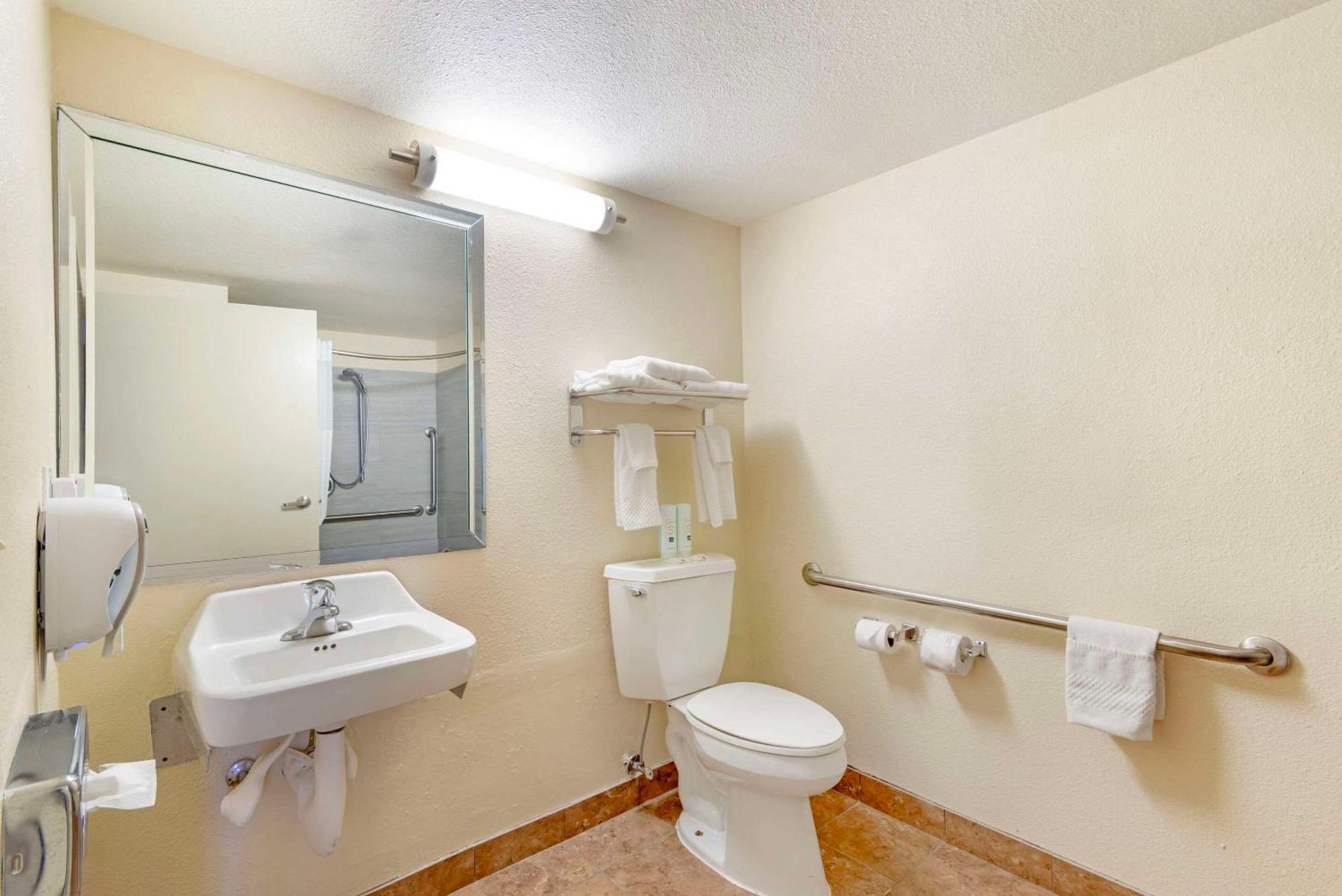 Quality Inn Valley - West Point Екстериор снимка
