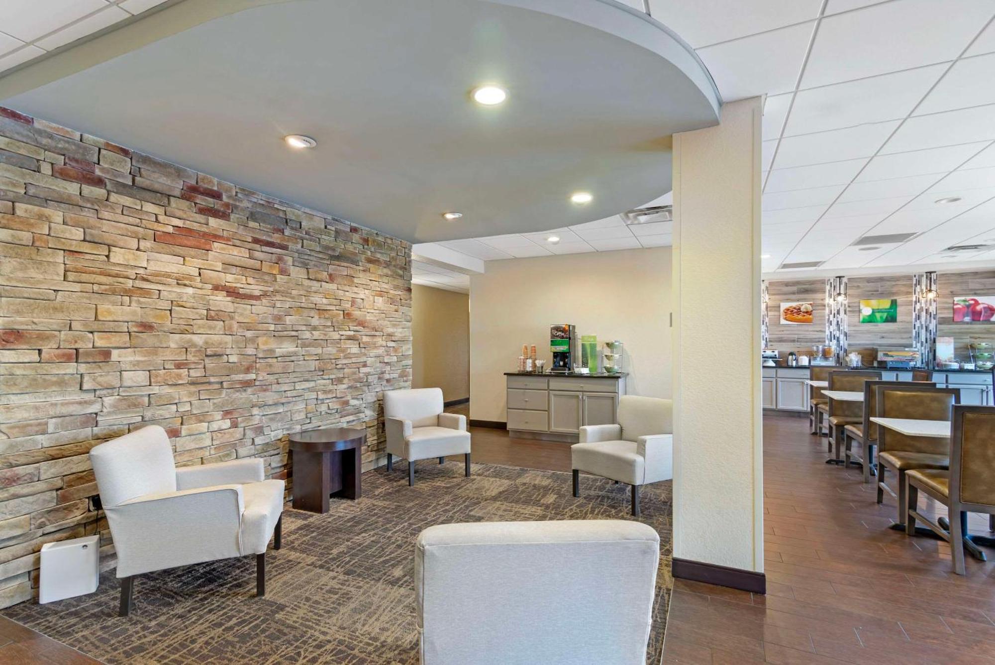 Quality Inn Valley - West Point Екстериор снимка